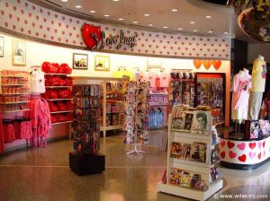 Shopping at Hollywood Region of Universal
